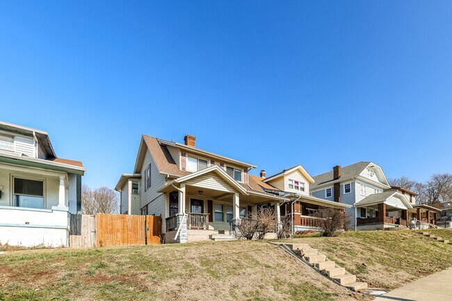 Building Photo - 4009 E 3rd St