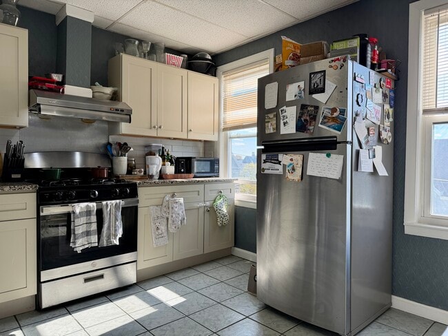 Building Photo - 407 Charles St