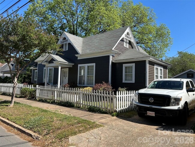 Building Photo - 412 W Horah St