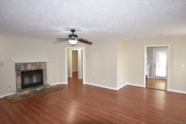 Building Photo - 3 Bedroom 2 Bathroom Home- New Paint- No pets