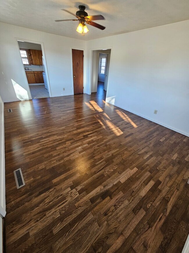Foto del edificio - Pet Friendly Two Bedroom House