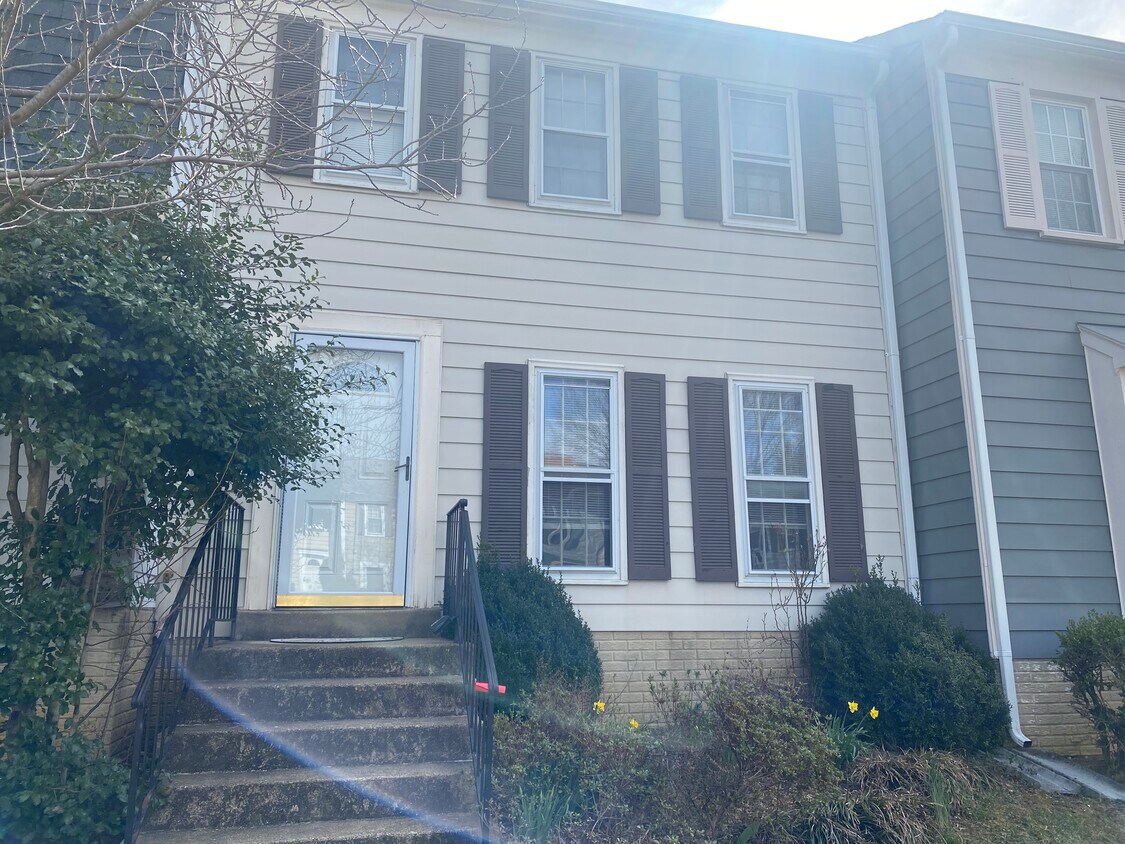 Foto principal - 8013 Dayspring Ct