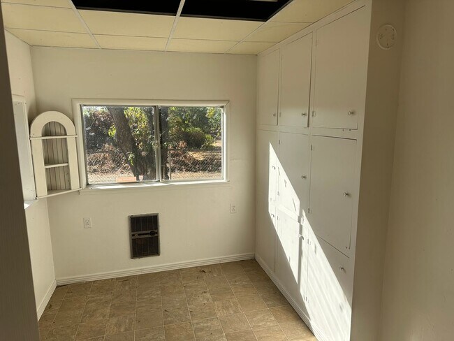 Building Photo - Country Charmer! Two-Story, 3 Bedroom, 2 B...