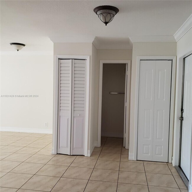 Foto del edificio - 1300 Moffett St