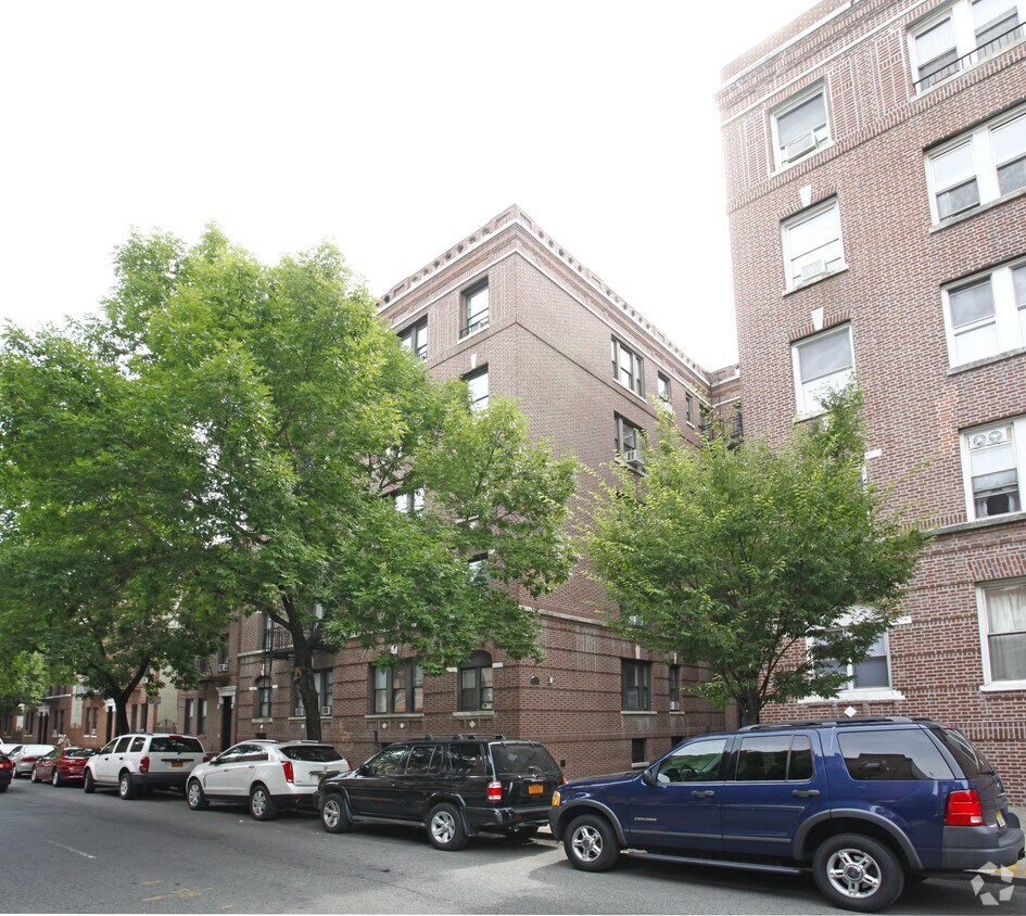 Primary Photo - 31-63 33rd St