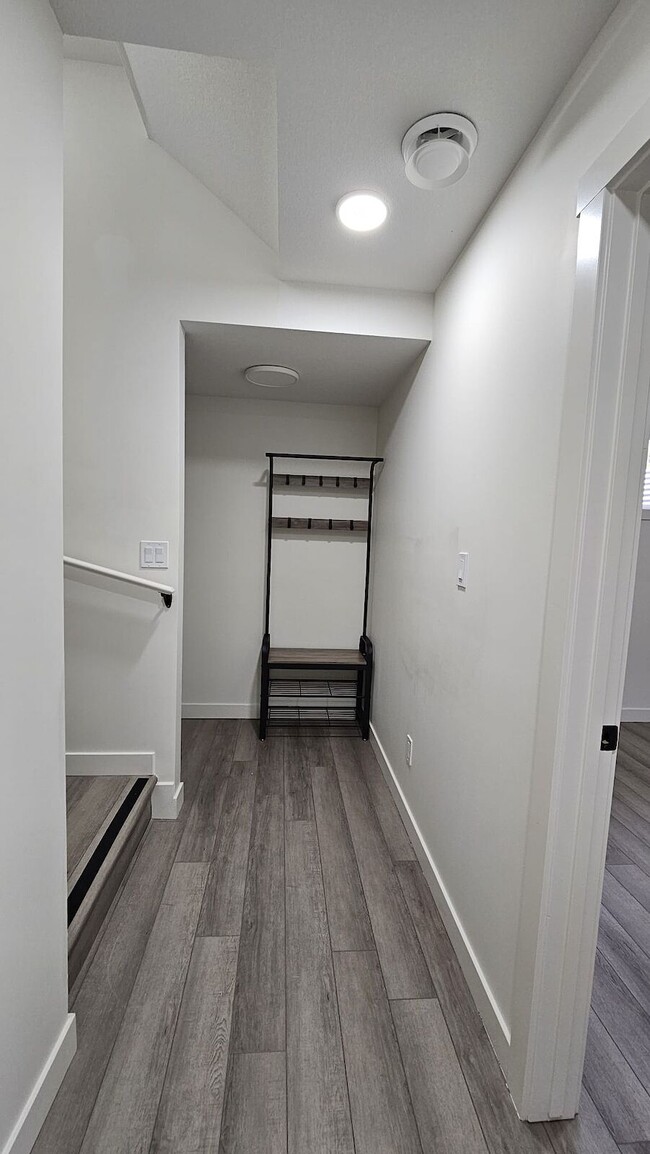 Photo du bâtiment - Newly Developed 2-Bedroom Basement Apartment