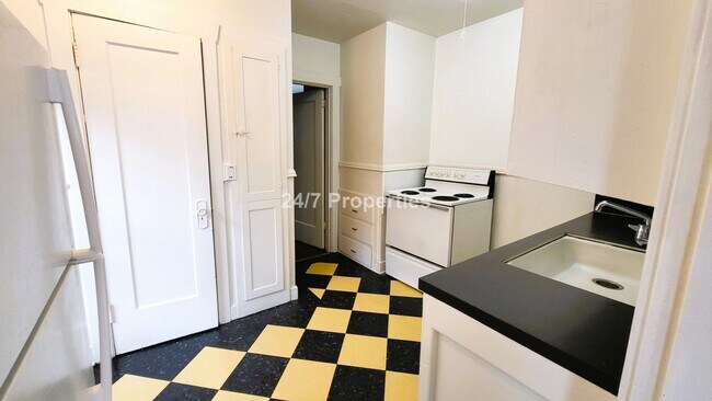Foto del edificio - Vintage 1 BD | 1 BA Apartment in the Heart of Hawthorne/Belmont