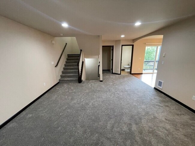 Building Photo - Extremely Gorgeous 3 Bedroom Home for Rent...