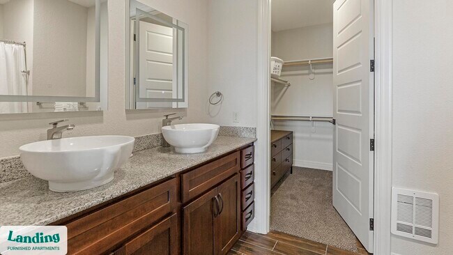 Foto del edificio - 6743 W 135th St