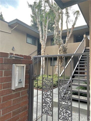 Building Photo - 540 Fairview Ave