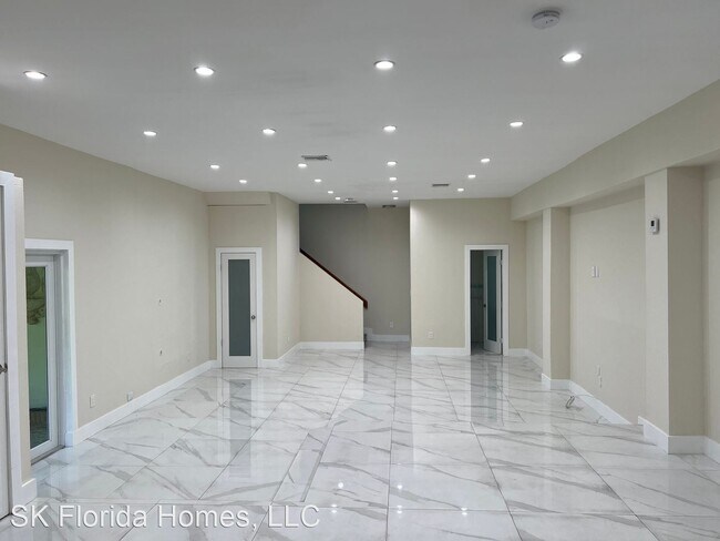 Foto del edificio - 4 br, 2.5 bath House - 871 NE 81 St