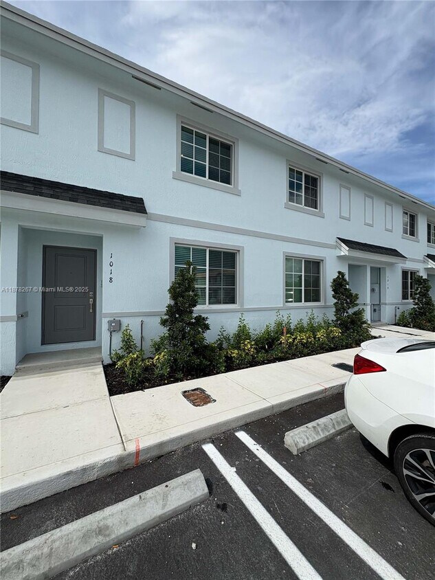 Foto principal - 1018 W Davis Pkwy