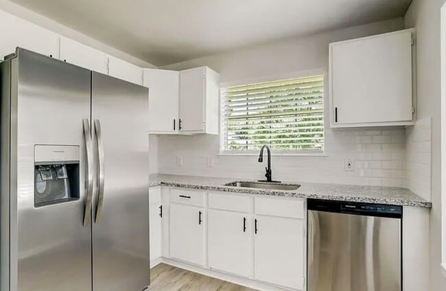 Building Photo - 5403 Diane Ct