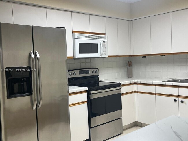 Foto del edificio - 3530 Mystic Pointe Dr