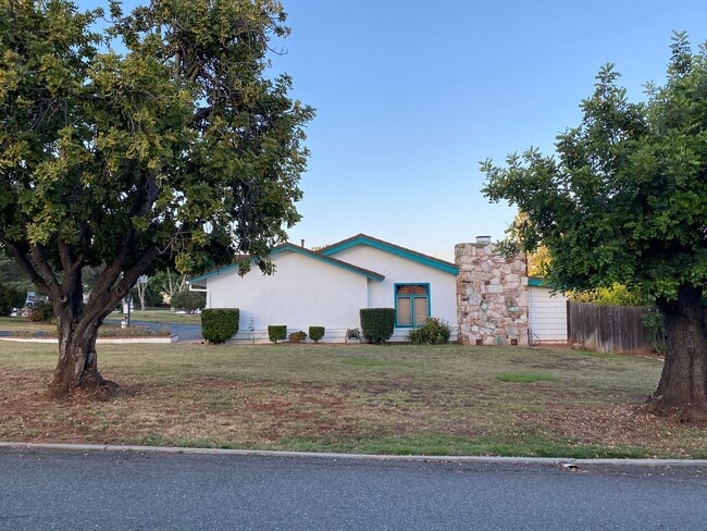 Building Photo - Spacious and Renovated Ranch-Style Home in...