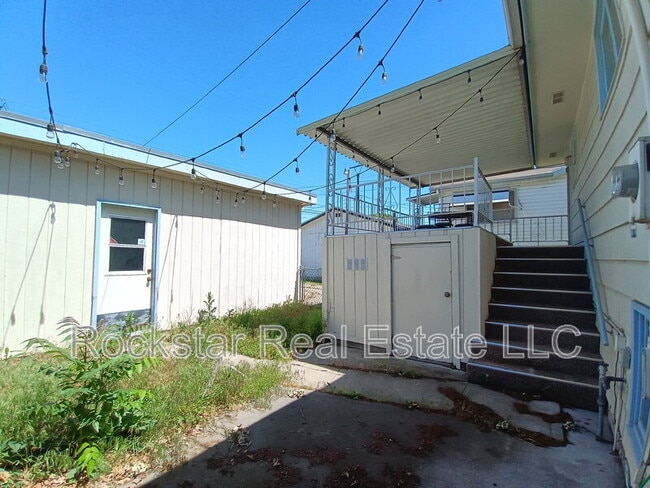 Building Photo - 537 E Garland Ave