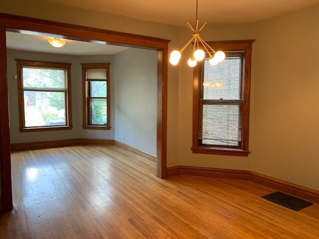 Building Photo - 3311 W Wrightwood Ave