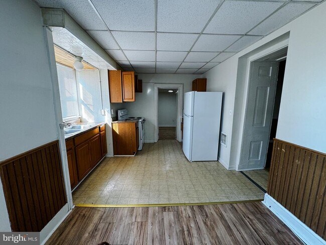 Building Photo - 13 E Water St