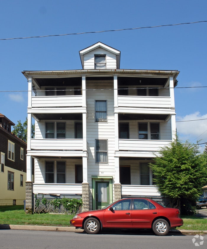 Building Photo - 627 Cemetery St