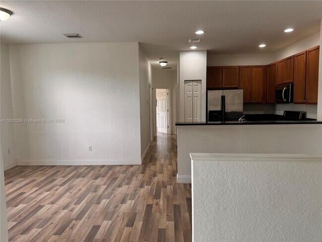 Foto del edificio - 9051 Plymouth Pl