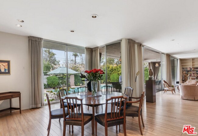 Foto del edificio - 527 N Elm Dr