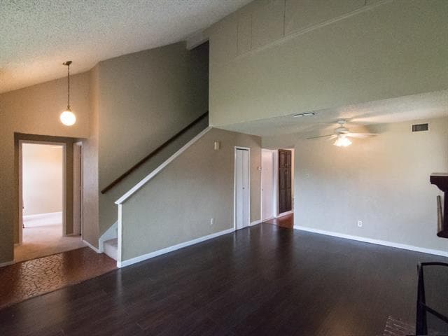 Building Photo - 2526 Royalty Dr