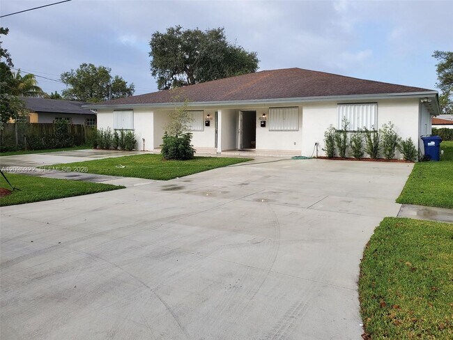 Foto del edificio - 10372 NW 10th Ave