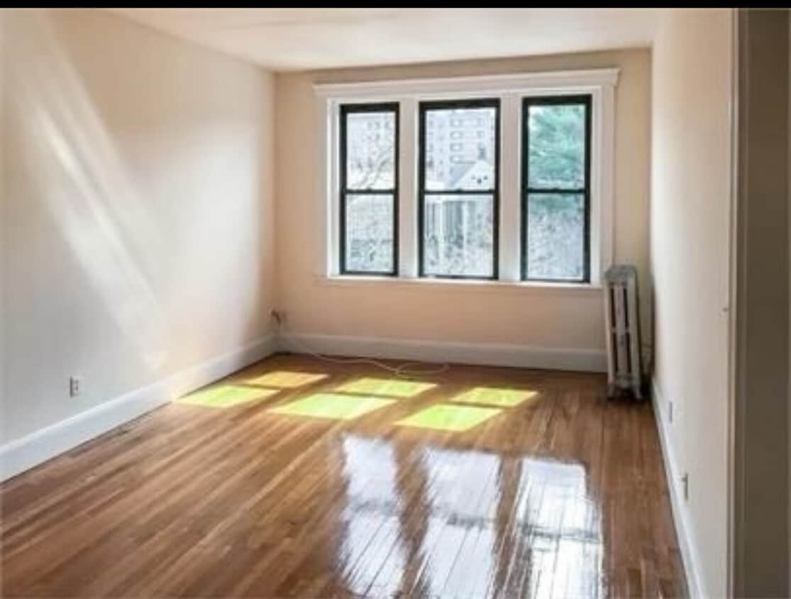 Primary Photo - 387 Harvard St