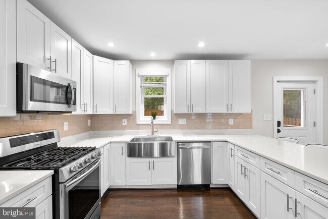 Building Photo - 535 N George Mason Dr
