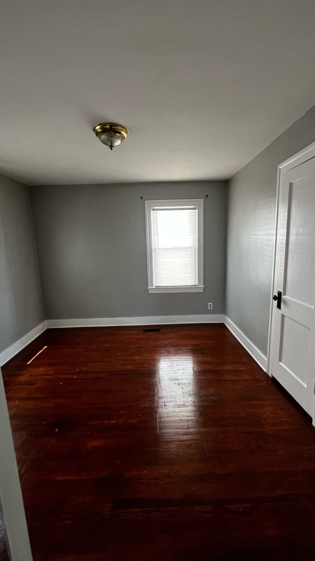 Building Photo - 1212 Homeview Dr