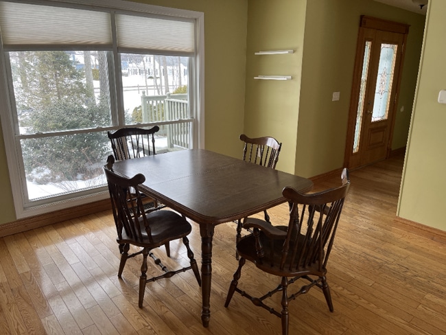 Building Photo - 559 Malletts Bay Ave