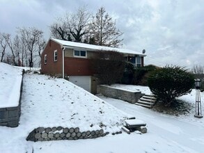 Building Photo - 215 Erhardt Dr