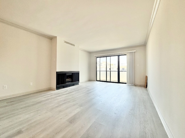 Building Photo - 821 3rd St