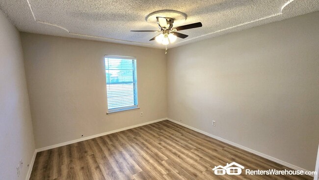 Building Photo - 7517 Oak Ridge Dr