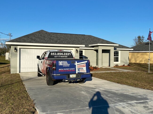 Building Photo - Desirable SE Ocala Neighborhood 3/2/2 *WON...