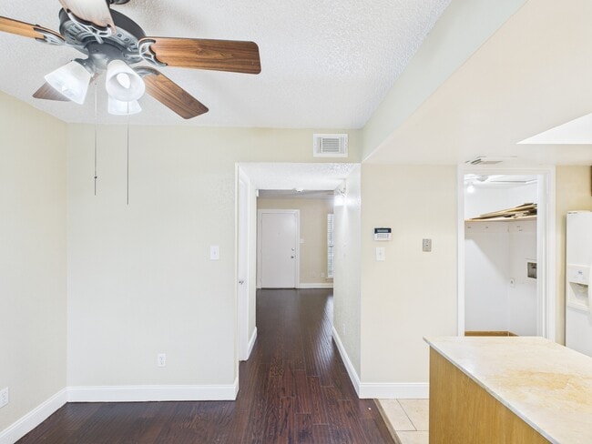 Building Photo - 6416 Bankside Dr