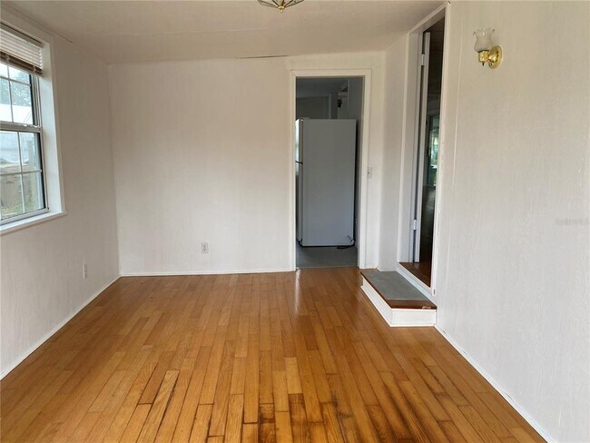 Foto del edificio - 26143 Rose Ln