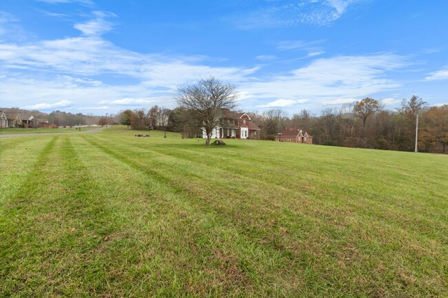 Foto del edificio - Lovely Single Family Home with Land