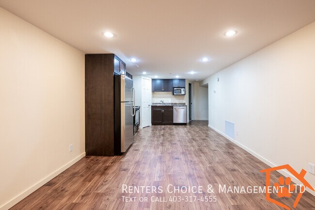 Photo du bâtiment - Updated Lower Level 2 Bedroom  Suite with Storage