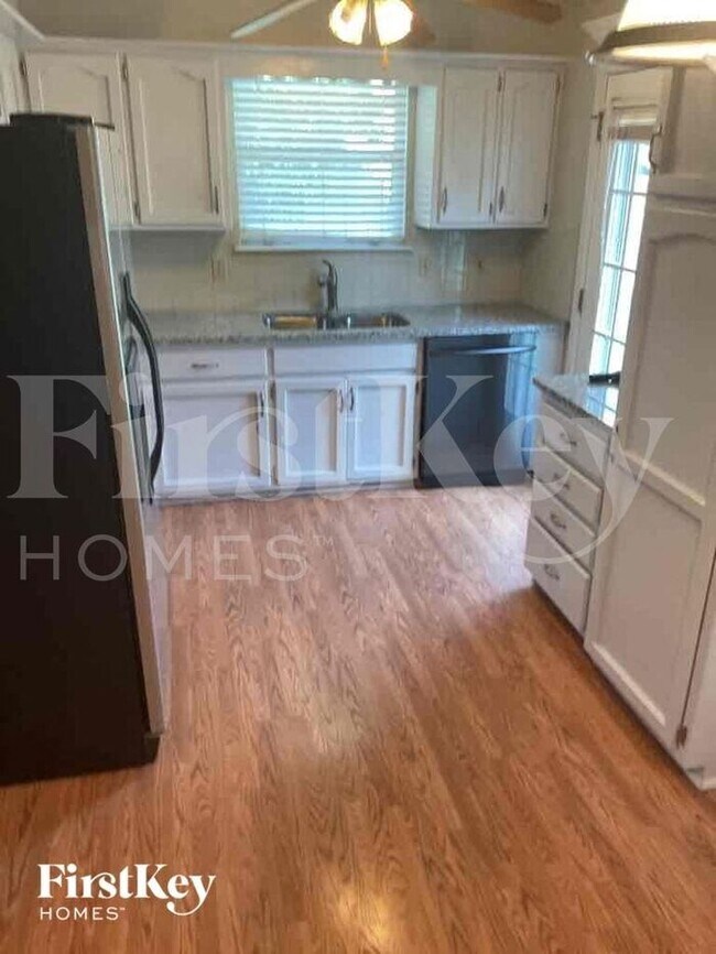 Foto del edificio - 1921 NE Red Oak Ln
