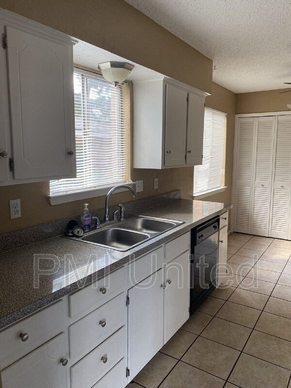 Foto del edificio - 3402 Hastings Dr