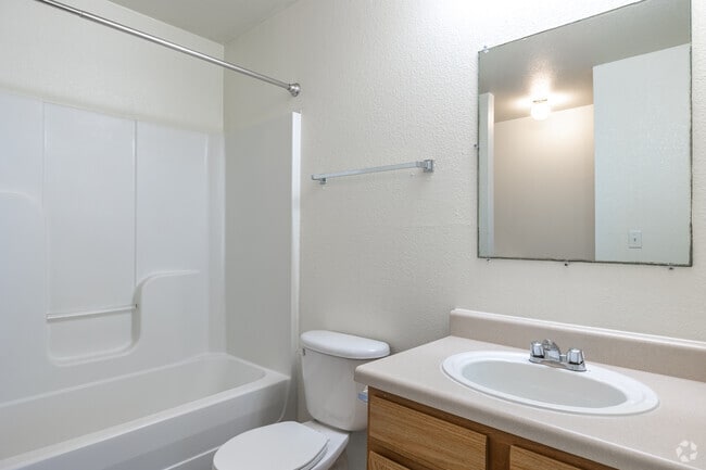 1BD, 1BA 675 SF Flat - The Bristol