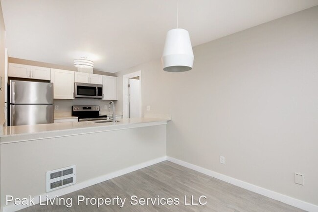 Building Photo - 6041 California Ave SW