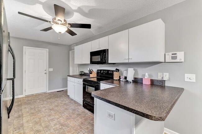 Building Photo - 155 Woodgreen Ln