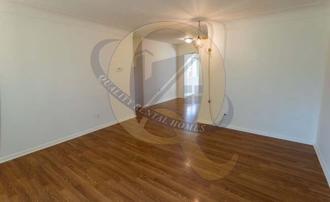 Building Photo - Available Now in Flint Twp.!!