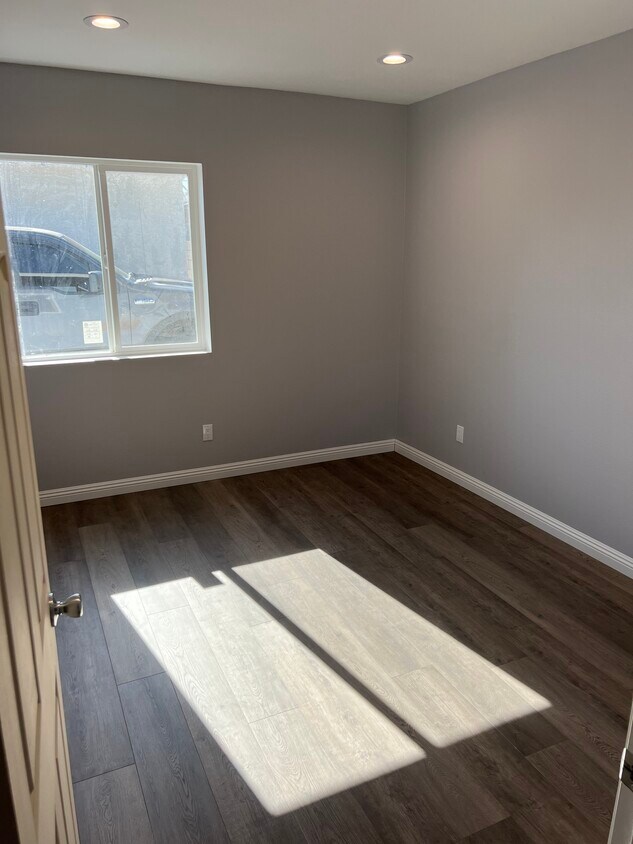 Building Photo - 6162 Kingman Ave