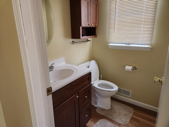 Half bath first floor - 7226 Witmer Rd