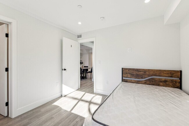 Foto del edificio - 1252 W 37th St