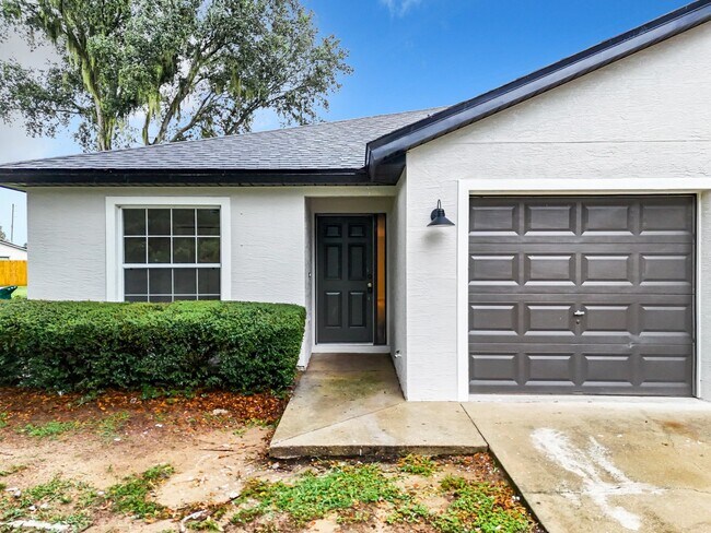 Building Photo - Remodeled Townhouse - Granite Counters, Fe...