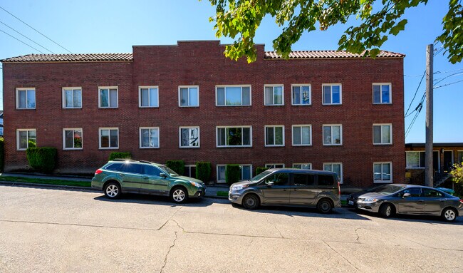 Building Photo - DeSoto Arms - Studio + extra room